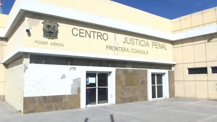 Dos colombianos acusados de extorsión, fueron liberados bajo medidas cautelares tras ser vinculados a proceso por amenazar a una comerciante.
