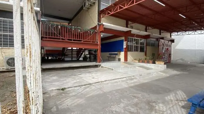 La escuela funciona con un intendente que pagan los padres de familia