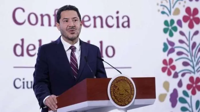 Martí Batres presenta plan de 25 puntos para mejorar el ISSSTE