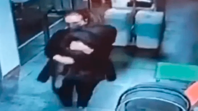 Mujer finge embarazo y roba bebé en hospital italiano