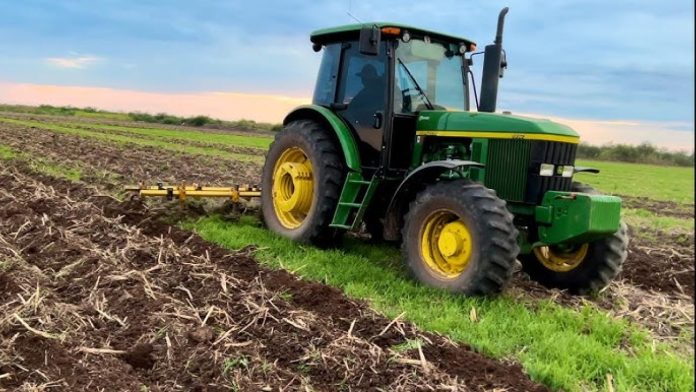 Mujer fue aplastada por tractor manejado por un hombre mientras recolectaban papas