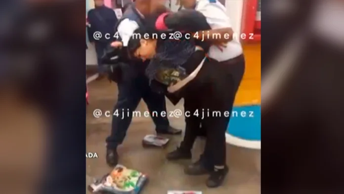 Mujer usa falso embarazo para ocultar juguetes robados