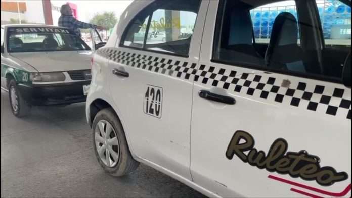 Javier Hernández del Ángel denunció incrementos recientes en los precios de la gasolina, como prueba de las fallas en políticas de economía.