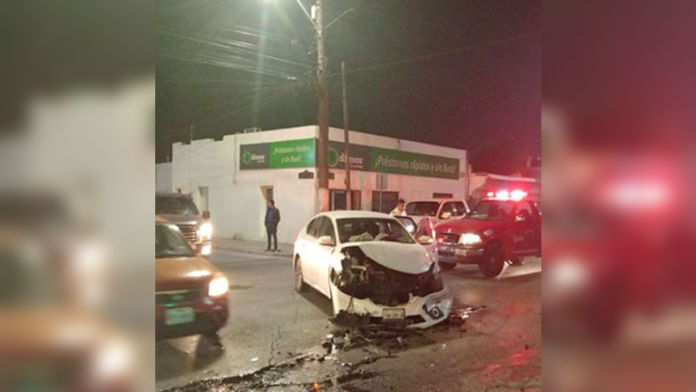 Conductor sufre infarto y provoca accidente con cinco personas lesionadas