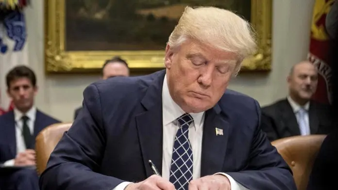 Trump propone un arancel del 10% a China por fentanilo