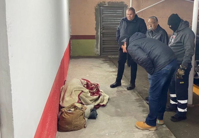 Una familia de migrantes se negó a ser trasladados a un albergue