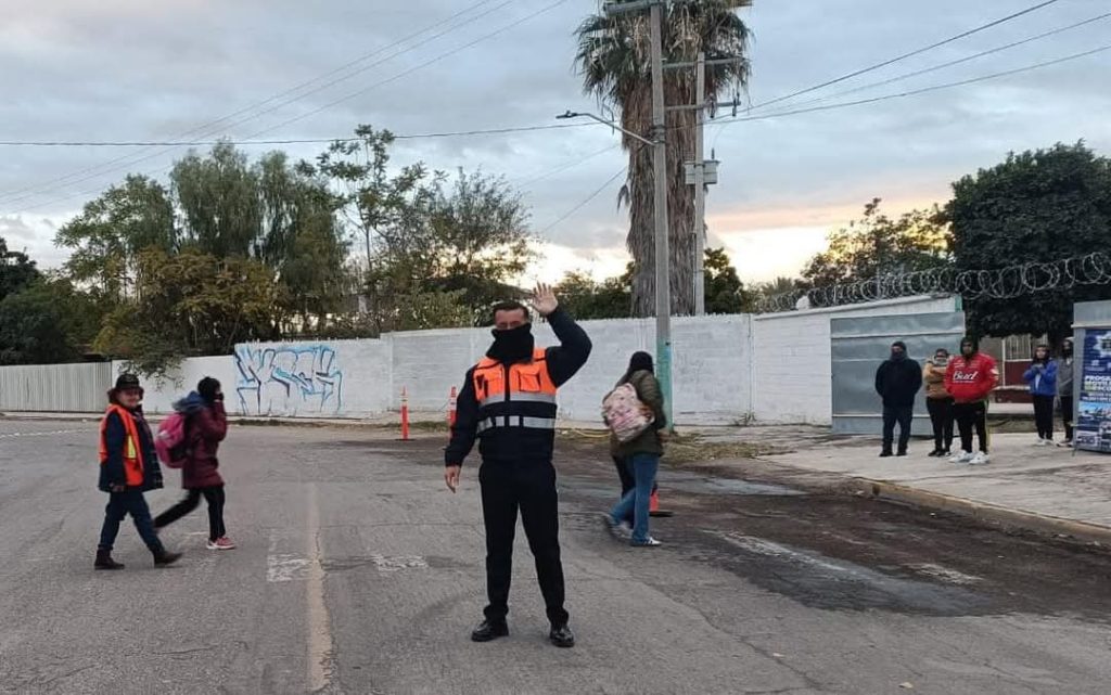 Agentes de vialidad despliegan operativo por el regreso a clases