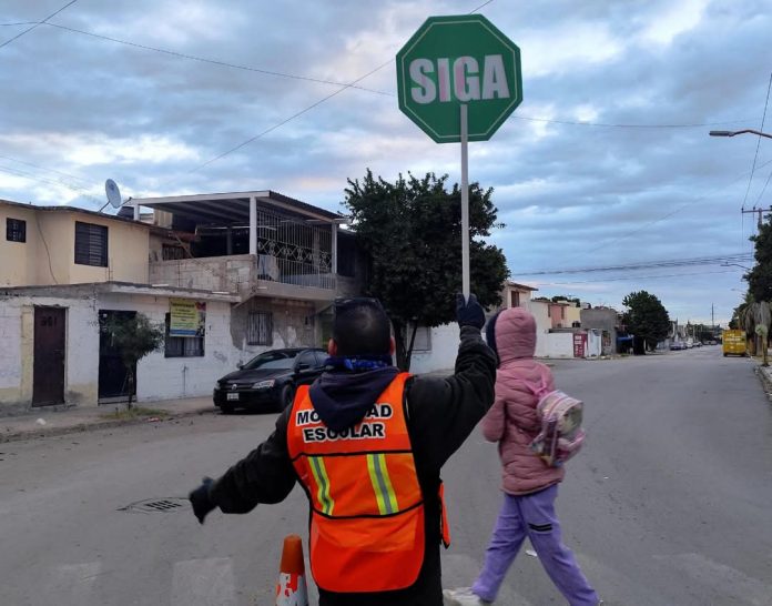 Agentes de vialidad despliegan operativo por el regreso a clases