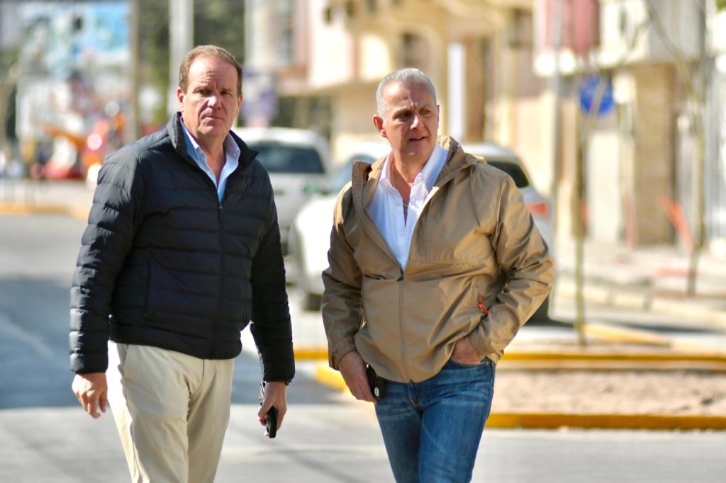 Román Alberto Cepeda González supervisa la obra del Corredor Matamoros