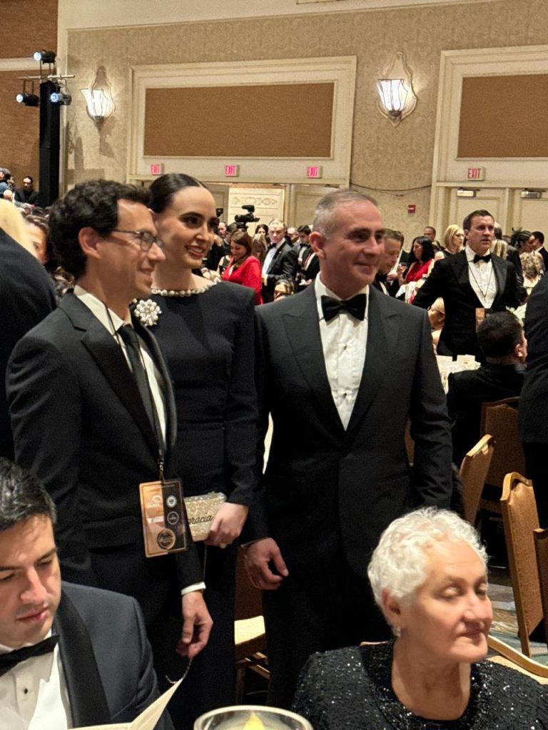 Rubén Garibay y Altagracia Gómez Sierra asistieron al Hispanic Inaugural Ball