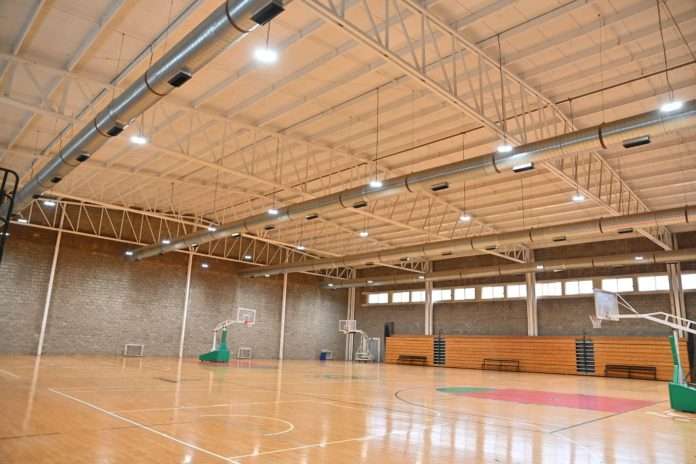Entrega municipio alumbrado en el gimnasio municipal