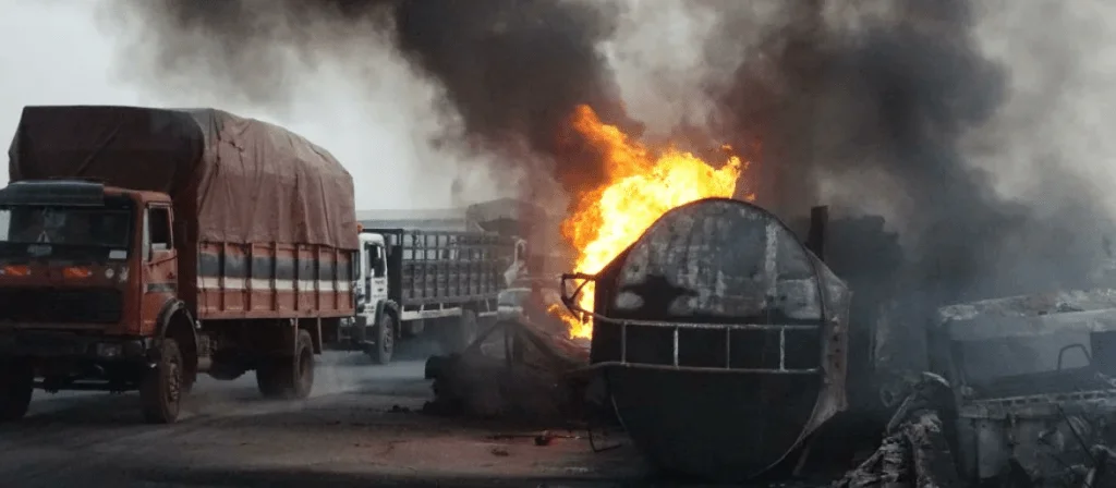 Explosión de camión de gasolina deja 70 fallecidos en Nigeria