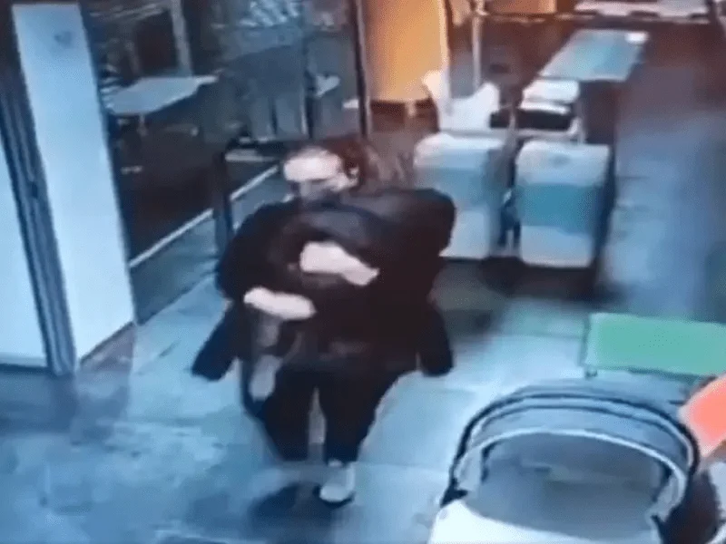 Mujer finge embarazo y para no verse descubierta roba bebé en hospital italiano