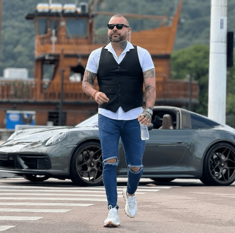 Influencer Ricardo Godoi muere durante procedimiento de tatuaje