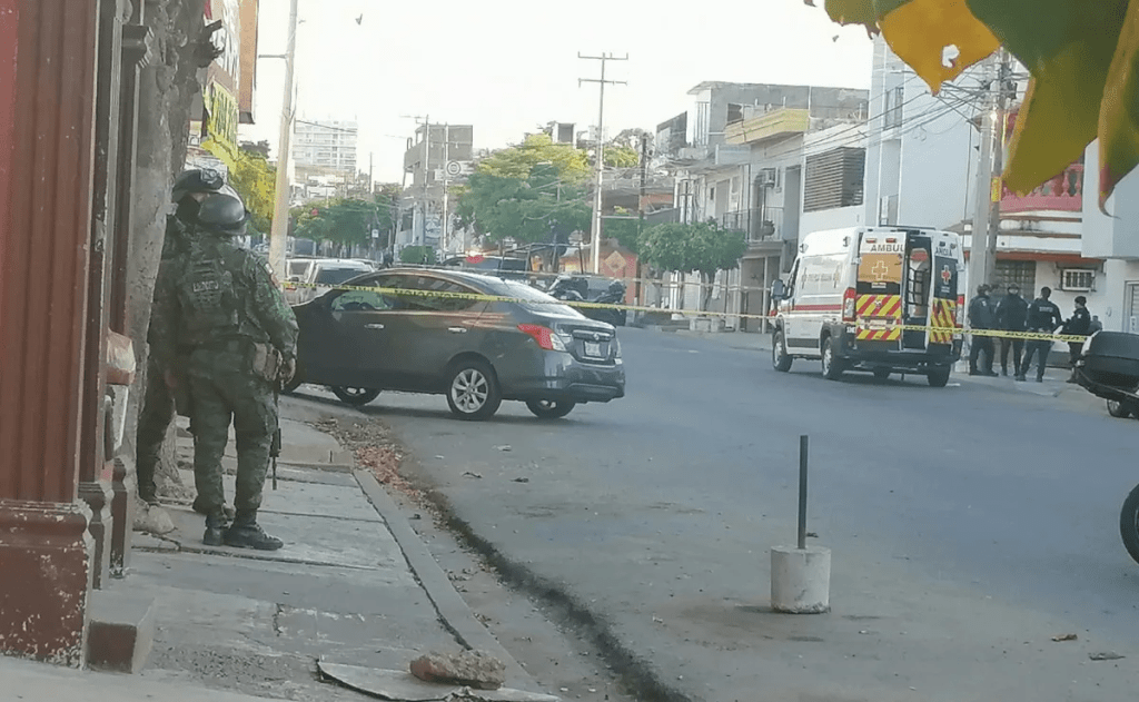 Hombre pierde la vida tras ser atacado a balazos mientras era trasladado en ambulancia en Culiacán