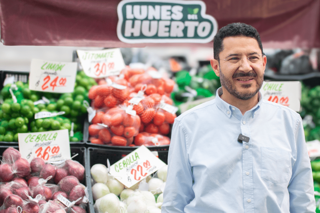 Martí Batres lanza programa "Lunes del Huerto" en SuperISSSTE para ofrecer frutas y verduras a precios accesibles