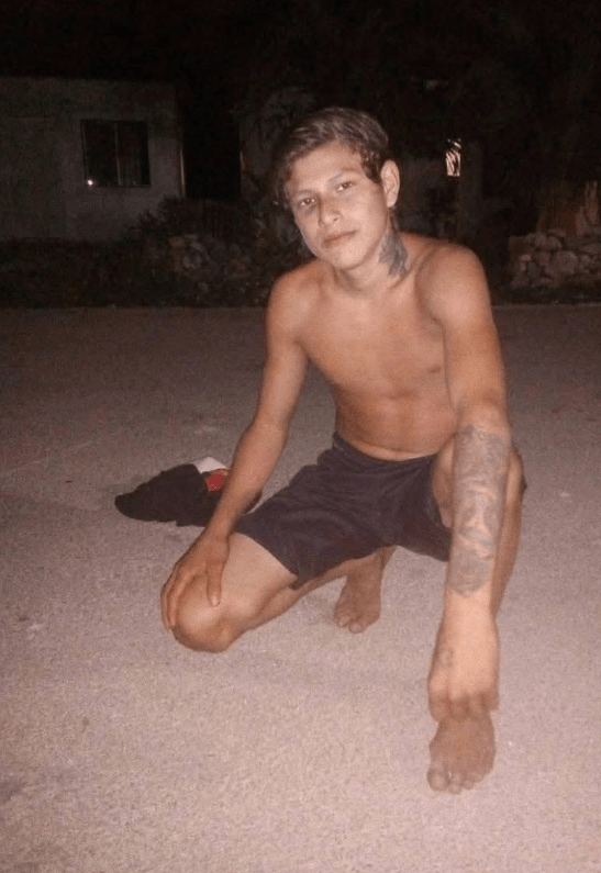 Pobladores queman y linchan a sujeto tras asesinar a señora con machete