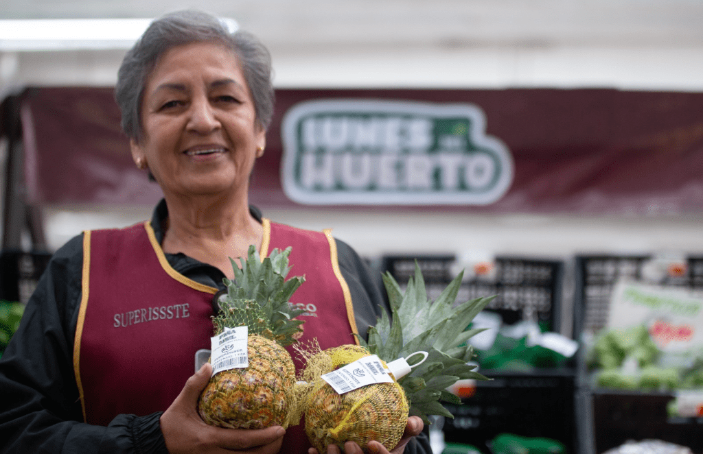 Martí Batres lanza programa "Lunes del Huerto" en SuperISSSTE para ofrecer frutas y verduras a precios accesibles