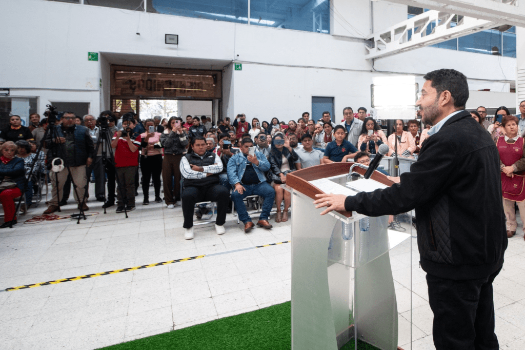 Martí Batres lanza programa "Lunes del Huerto" en SuperISSSTE para ofrecer frutas y verduras a precios accesibles