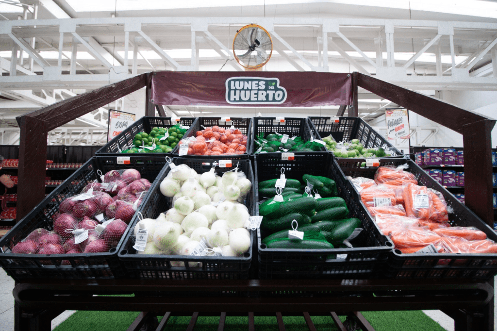 Martí Batres lanza programa "Lunes del Huerto" en SuperISSSTE para ofrecer frutas y verduras a precios accesibles
