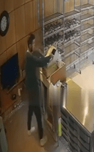 ¡Se busca!: Sujeto armado intentó asaltar una panadería; empleada evitó el robo en Coahuila 