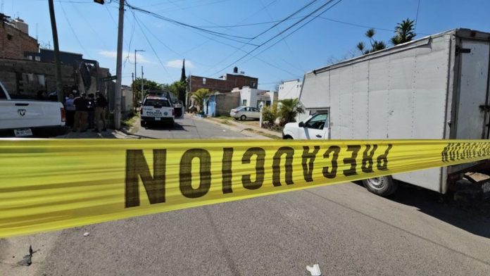 Autoridades investigan el fallecimiento de una mujer; señalan a su hijo como responsable