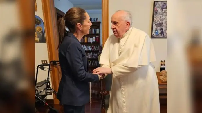 Claudia Sheinbaum envía buenos deseos al Papa Francisco y critica a sus detractores
