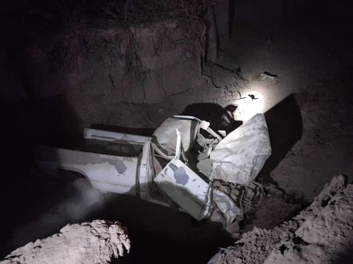 Accidente deja un joven fallecido y otro lesionado tras volcadura de camioneta