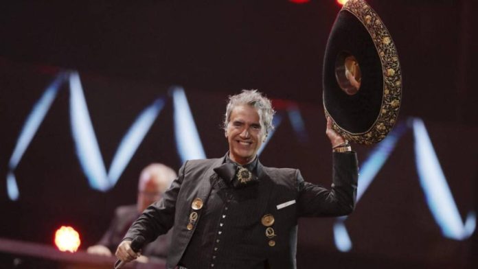 Alejandro Fernández lanza su versión de “A mi manera” en honor a Vicente Fernández