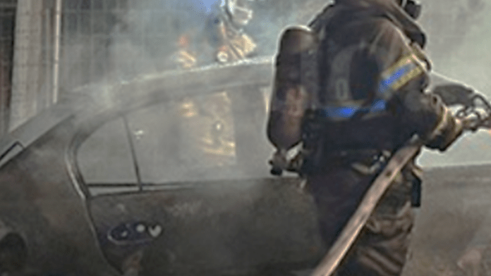 Auto se incendia en estacionamiento de un OXXO en Coahuila; le falló la bomba de gasolina