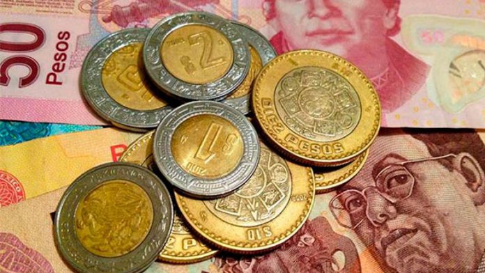 Cae peso mexicano ante fortalecimiento del dólar