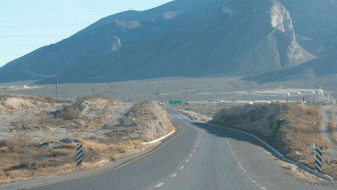¡Le robaron el auto!: Conductor de InDriver es asaltado con pistola en la carretera en Coahuila