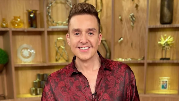 El presentador fue ingresado de urgencia al hospital debido a complicaciones de varices esofágicas.