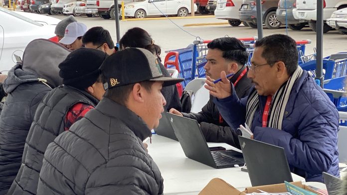 Diferentes temas para derechoabientes trataron en el módulo del INFONAVIT en Sabinas