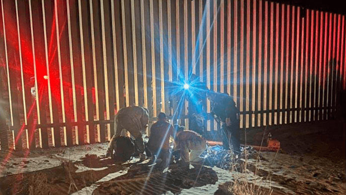 Dos mujeres resultan heridas tras caer al intentar cruzar el muro fronterizo