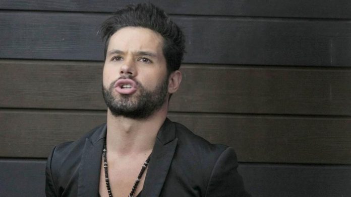 Eleazar Gómez reacciona con enojo ante comparación con Fofo durante conferencia