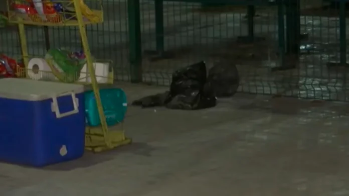 Encuentran bolsa con posibles restos humanos afuera de hospital en Coahuila