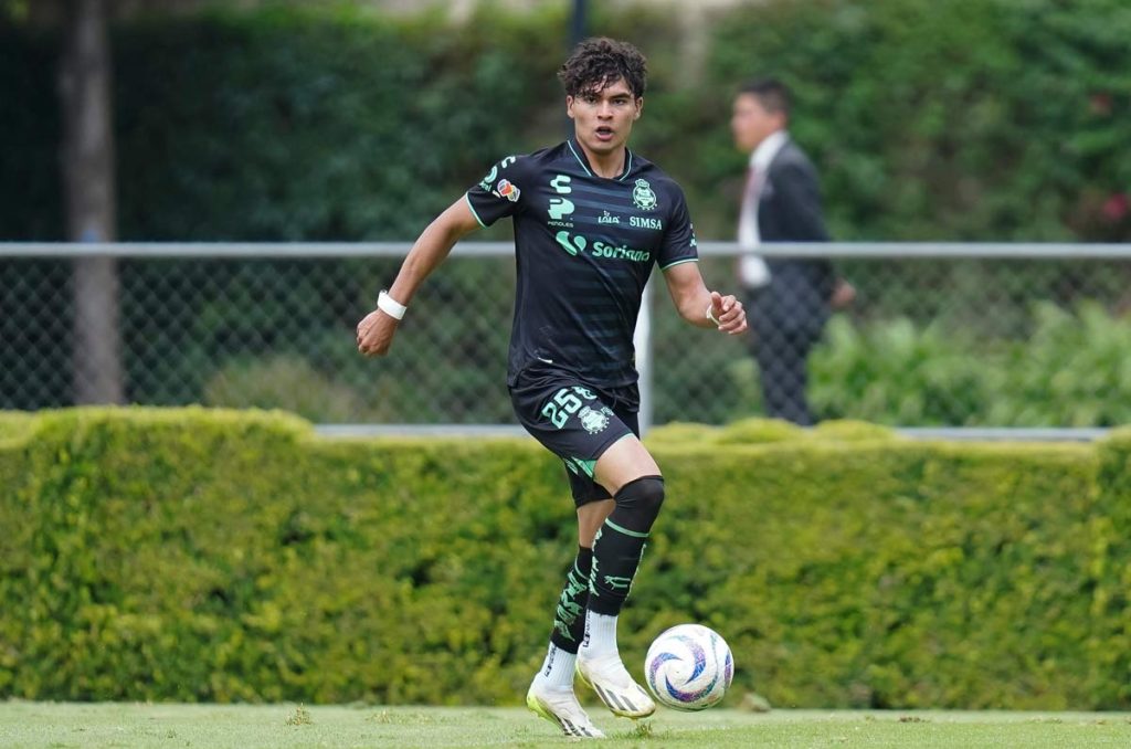 Stephano Carrillo es refuerzo de Feyenoord