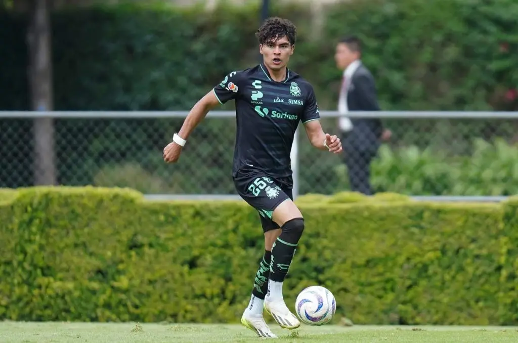 Stephano Carrillo es refuerzo de Feyenoord