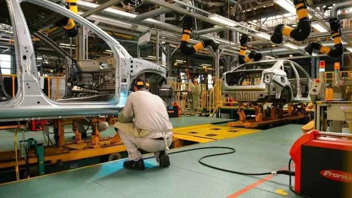 Industria manufacturera de EE.UU. advierte impacto de aranceles impuestos por Trump