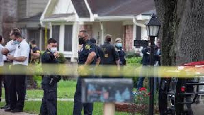 Joven detenida tras disparar y matar a su madre; su hermano también resultó herido