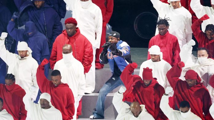 Kendrick Lamar brilla en el medio tiempo del Super Bowl 2025