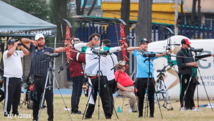 Monclovenses avanzan en la tercera etapa del selectivo nacional de tiro con arco