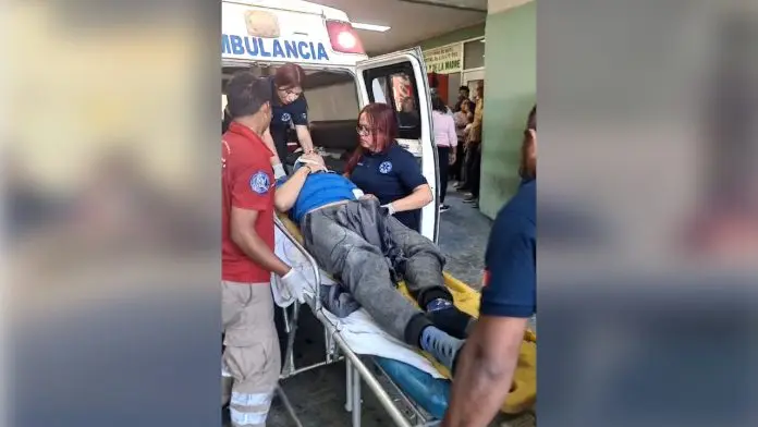 Motociclista resulta gravemente herido tras impactar contra un automóvil en Monclova