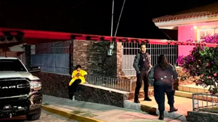 Niño de 5 años fallece al caerle una barda en preescolar