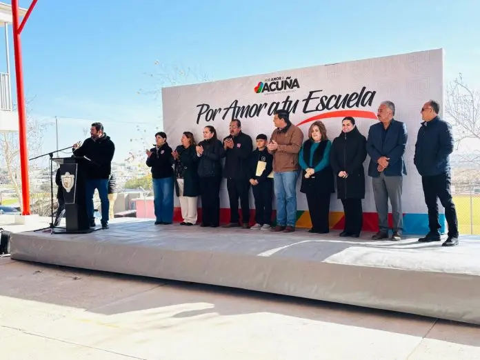 Escuelas continúan beneficiándose con el programa ‘’por amor a tu escuela’’