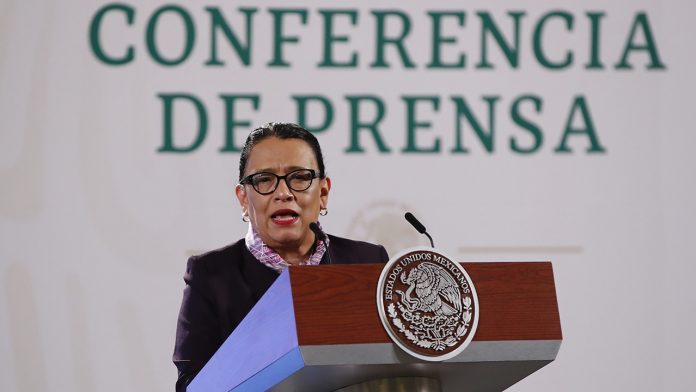 Rosa Icela Rodríguez recibe a migrantes repatriados en Reynosa