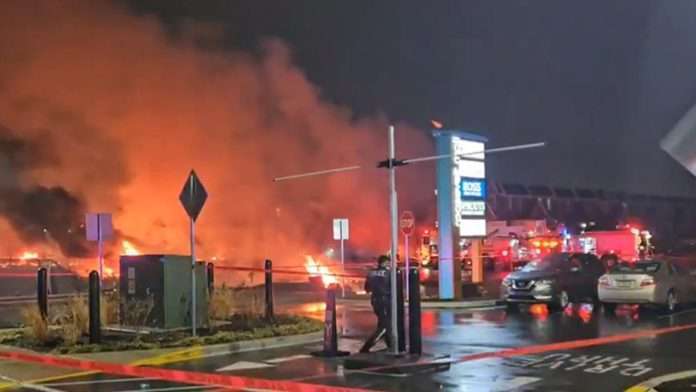 Suman siete fallecidos y 19 heridos tras desplome de ambulancia aérea en Filadelfia