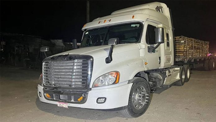 Velador pierde la vida aplastado por camión de la empresa donde trabajaba en Coahuila