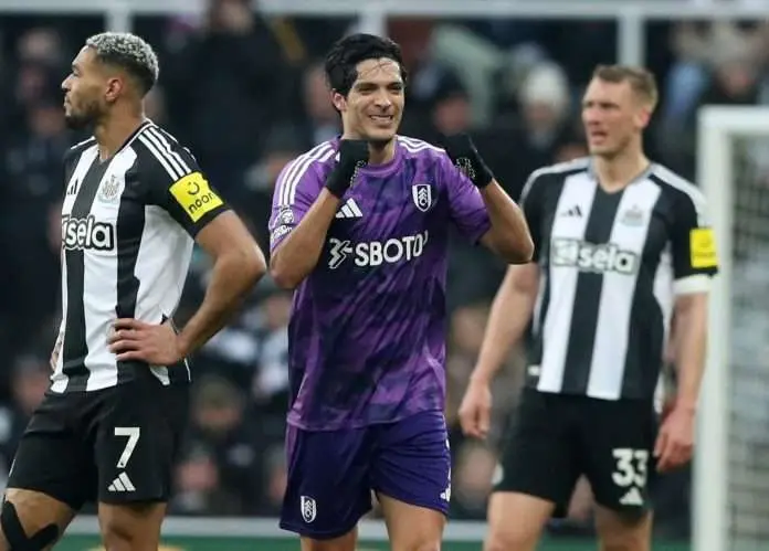 Raúl Jiménez llega a 9 goles en la Premier League